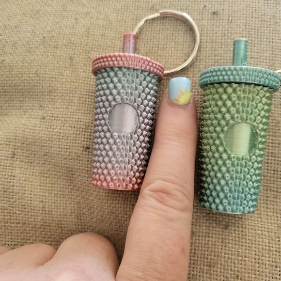 Studded tumbler key chain - Picture 2 of 3